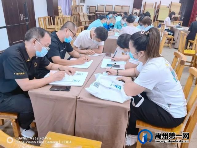 禹州一高举行新老高三经验交流会 禹州一高举行新老高三经验交流会