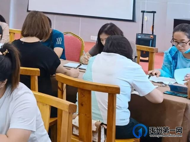 禹州一高举行新老高三经验交流会 禹州一高举行新老高三经验交流会