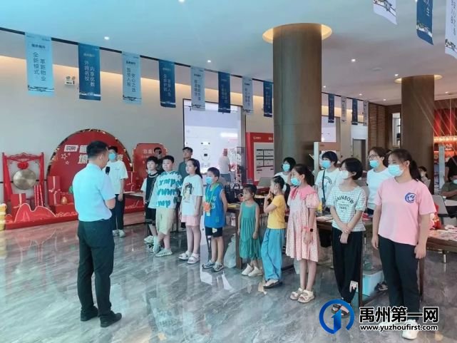 禹州市开展“跳蚤小市场 凝聚大爱心”爱心义卖公益活动 禹州市开展“跳蚤小市场 凝聚大爱心”爱心义卖公益活动