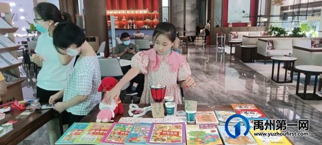 禹州市开展“跳蚤小市场 凝聚大爱心”爱心义卖公益活动 禹州市开展“跳蚤小市场 凝聚大爱心”爱心义卖公益活动