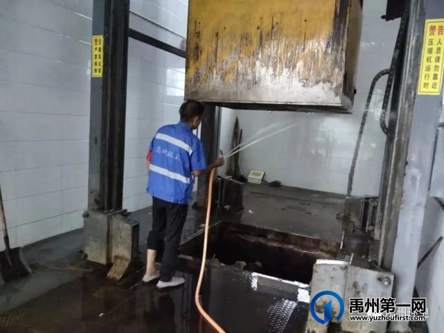 禹州环卫:“迎中秋、庆国庆” 清洁城市靓化家园 禹州环卫:“迎中秋、庆国庆” 清洁城市靓化家园