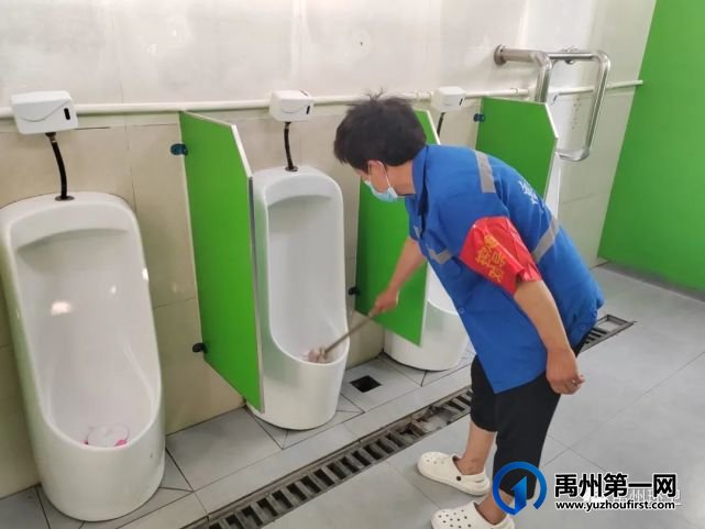 禹州环卫:“迎中秋、庆国庆” 清洁城市靓化家园 禹州环卫:“迎中秋、庆国庆” 清洁城市靓化家园