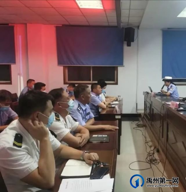 禹州交警与公交公司驾驶员签订安全行驶承诺书 禹州交警与公交公司驾驶员签订安全行驶承诺书