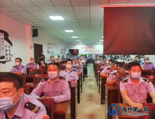 禹州交警与公交公司驾驶员签订安全行驶承诺书 禹州交警与公交公司驾驶员签订安全行驶承诺书