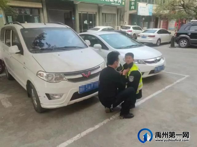交警正能量丨男孩街边哭泣 交警寻找父母 交警正能量丨男孩街边哭泣 交警寻找父母