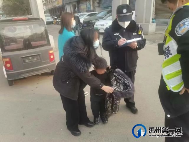 交警正能量丨男孩街边哭泣 交警寻找父母 交警正能量丨男孩街边哭泣 交警寻找父母