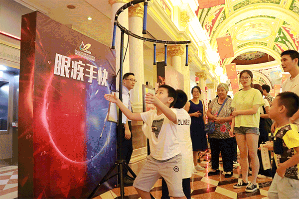 “元旦嘉年华,乐玩嗨翻天”炫酷来袭,禹州朝鸿富丽湾只等你来! “元旦嘉年华,乐玩嗨翻天”炫酷来袭,禹州朝鸿富丽湾只等你来!