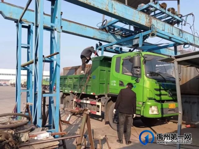 禹州环卫:元旦假期坚守岗位 用心守护城市洁净 禹州环卫:元旦假期坚守岗位 用心守护城市洁净