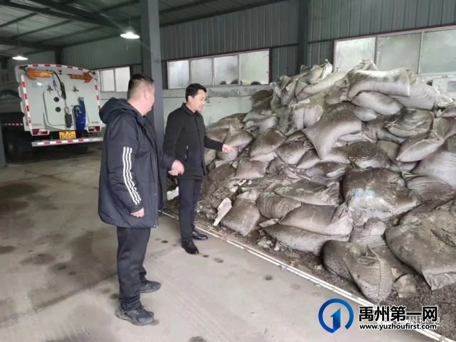 禹州环卫:积极开展铲冰除雪行动 全力保障市民出行安全 禹州环卫:积极开展铲冰除雪行动 全力保障市民出行安全