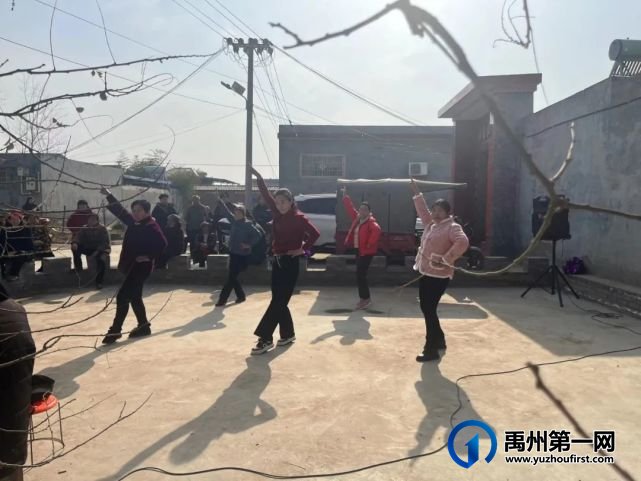 禹州市朱阁镇祁庄村开展春节汇演活动 禹州市朱阁镇祁庄村开展春节汇演活动