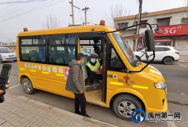 禹州交警春季“护学模式”准时开启 全力护航师生出行安全 禹州交警春季“护学模式”准时开启 全力护航师生出行安全
