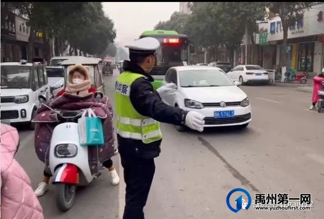 禹州交警春季“护学模式”准时开启 全力护航师生出行安全 禹州交警春季“护学模式”准时开启 全力护航师生出行安全