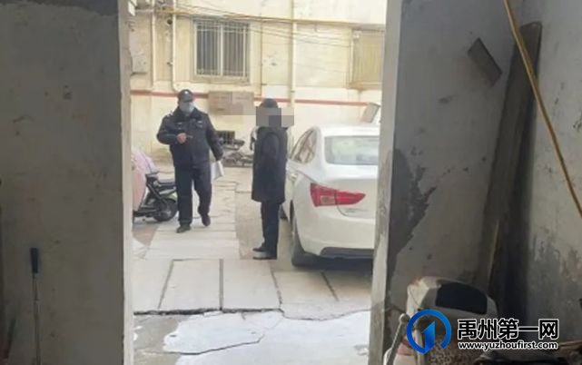 凌晨4点,禹州派出所接到报警:“鸡的事儿你们管不管?” 凌晨4点,禹州派出所接到报警:“鸡的事儿你们管不管?”