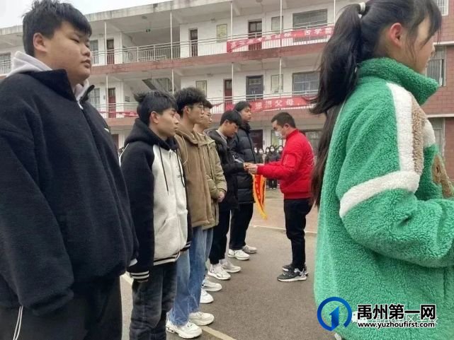 禹州南区学校2023年第一次升旗仪式! 禹州南区学校2023年第一次升旗仪式!