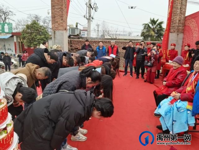 禹州火龙这位100岁退伍老兵的祝寿现场!感动无数禹州人! 禹州火龙这位100岁退伍老兵的祝寿现场!感动无数禹州人!
