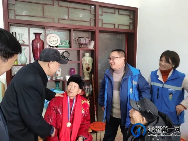 禹州火龙这位100岁退伍老兵的祝寿现场!感动无数禹州人! 禹州火龙这位100岁退伍老兵的祝寿现场!感动无数禹州人!