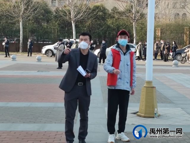 禹州一高 | 我校开展"爱心传递,助力成人高考"青年志愿服务活动 禹州一高 | 我校开展"爱心传递,助力成人高考"青年志愿服务活动