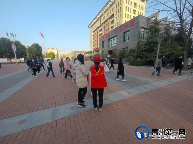 禹州一高 | 我校开展"爱心传递,助力成人高考"青年志愿服务活动 禹州一高 | 我校开展"爱心传递,助力成人高考"青年志愿服务活动