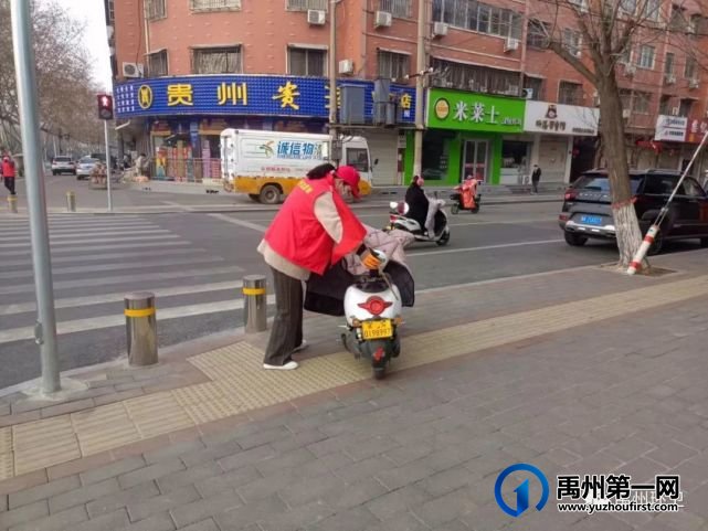 禹州市环卫中心开展“学雷锋日”志愿服务活动 禹州市环卫中心开展“学雷锋日”志愿服务活动