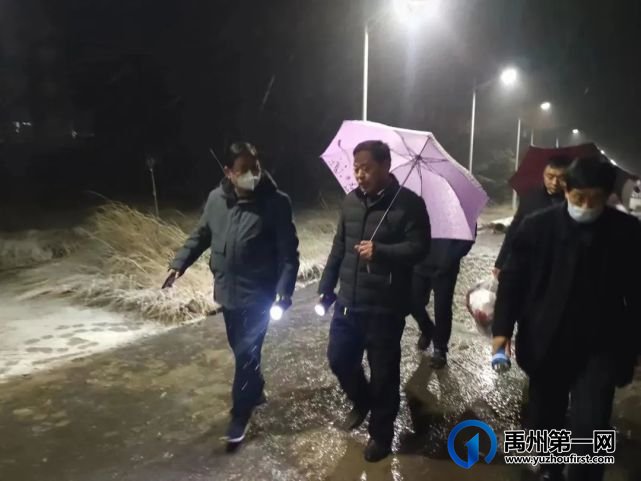 禹州市各学校雪天护学纪实 禹州市各学校雪天护学纪实