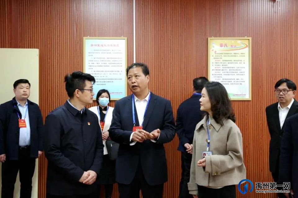 许昌市政协调研组莅临禹州市中等专业学校开展调研活动 许昌市政协调研组莅临禹州市中等专业学校开展调研活动
