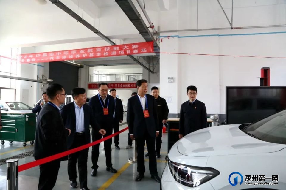 许昌市政协调研组莅临禹州市中等专业学校开展调研活动 许昌市政协调研组莅临禹州市中等专业学校开展调研活动