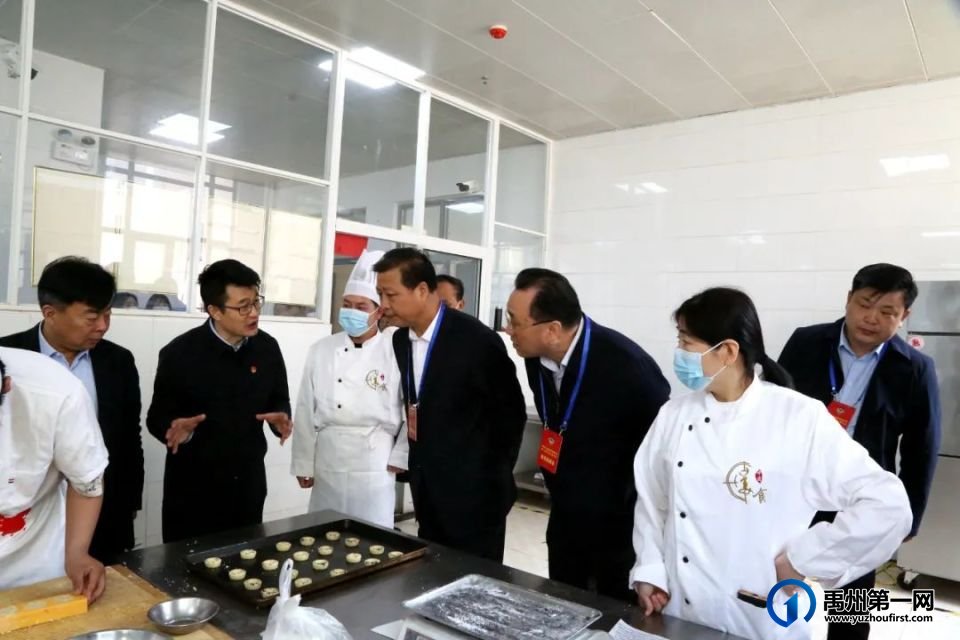 许昌市政协调研组莅临禹州市中等专业学校开展调研活动 许昌市政协调研组莅临禹州市中等专业学校开展调研活动