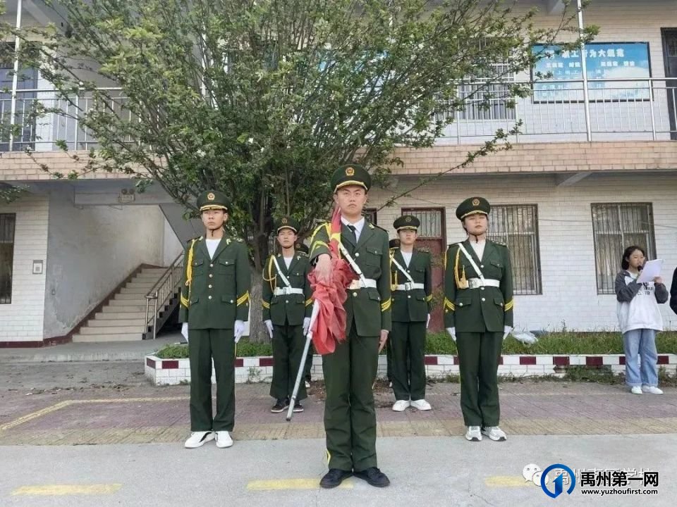 禹州南区学校举行“卫生习惯伴我行”主题升旗仪式 禹州南区学校举行“卫生习惯伴我行”主题升旗仪式