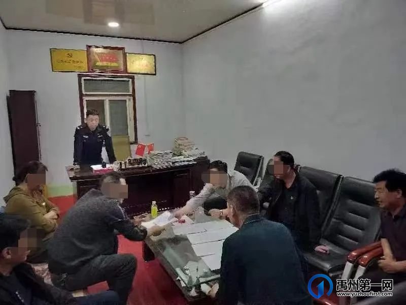 禹州顺店:俩邻居20年陈年“恩怨”,民警“跑断腿”温情化解 禹州顺店:俩邻居20年陈年“恩怨”,民警“跑断腿”温情化解