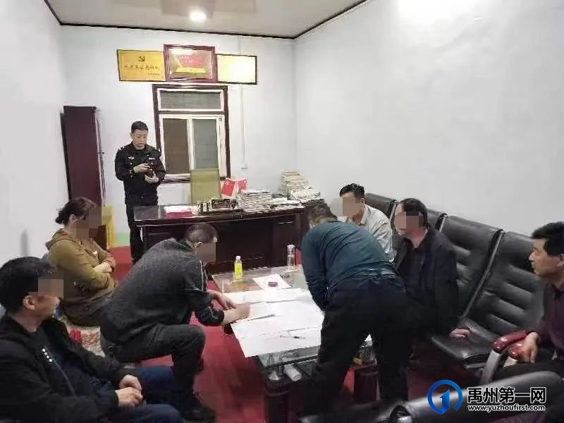 禹州顺店:俩邻居20年陈年“恩怨”,民警“跑断腿”温情化解 禹州顺店:俩邻居20年陈年“恩怨”,民警“跑断腿”温情化解