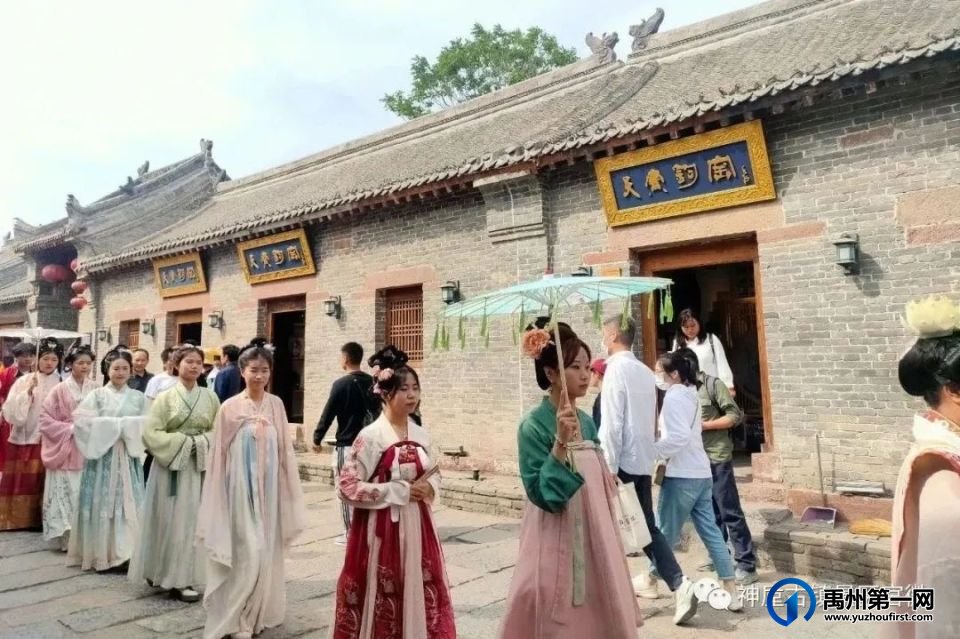 禹州神垕古镇景区2023年“五一”小长假接待工作圆满结束! 禹州神垕古镇景区2023年“五一”小长假接待工作圆满结束!