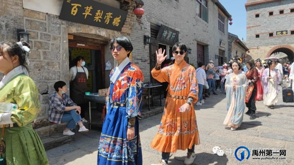 禹州神垕古镇景区2023年“五一”小长假接待工作圆满结束! 禹州神垕古镇景区2023年“五一”小长假接待工作圆满结束!