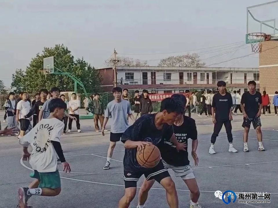 禹州南区学校举办迎五四篮球比赛! 禹州南区学校举办迎五四篮球比赛!