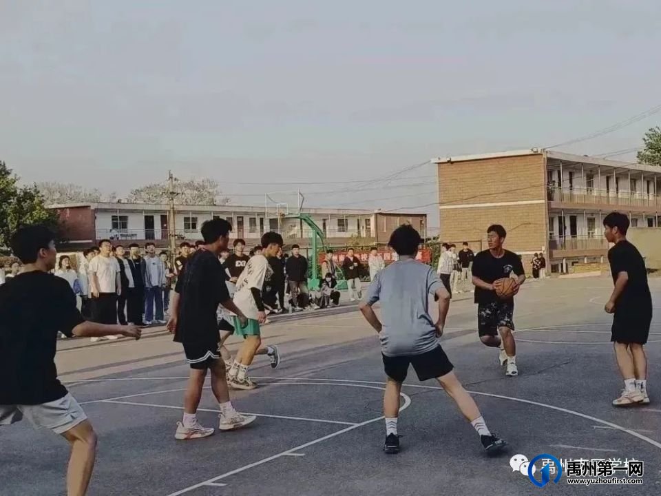 禹州南区学校举办迎五四篮球比赛! 禹州南区学校举办迎五四篮球比赛!