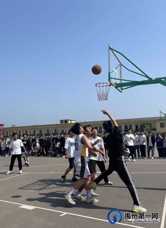 禹州南区学校举办迎五四篮球比赛! 禹州南区学校举办迎五四篮球比赛!