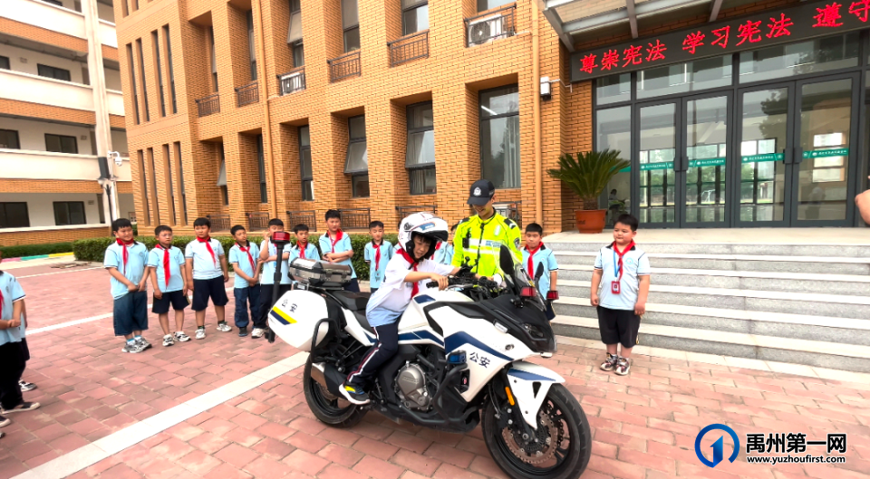 禹州市第五实验学校文明交通安全主题活动 禹州市第五实验学校文明交通安全主题活动