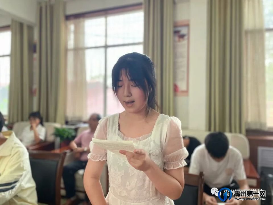 禹州南区学校第三届学生会干部述职会 禹州南区学校第三届学生会干部述职会