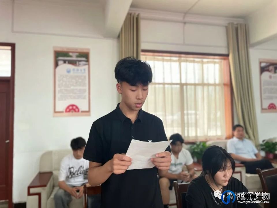 禹州南区学校第三届学生会干部述职会 禹州南区学校第三届学生会干部述职会