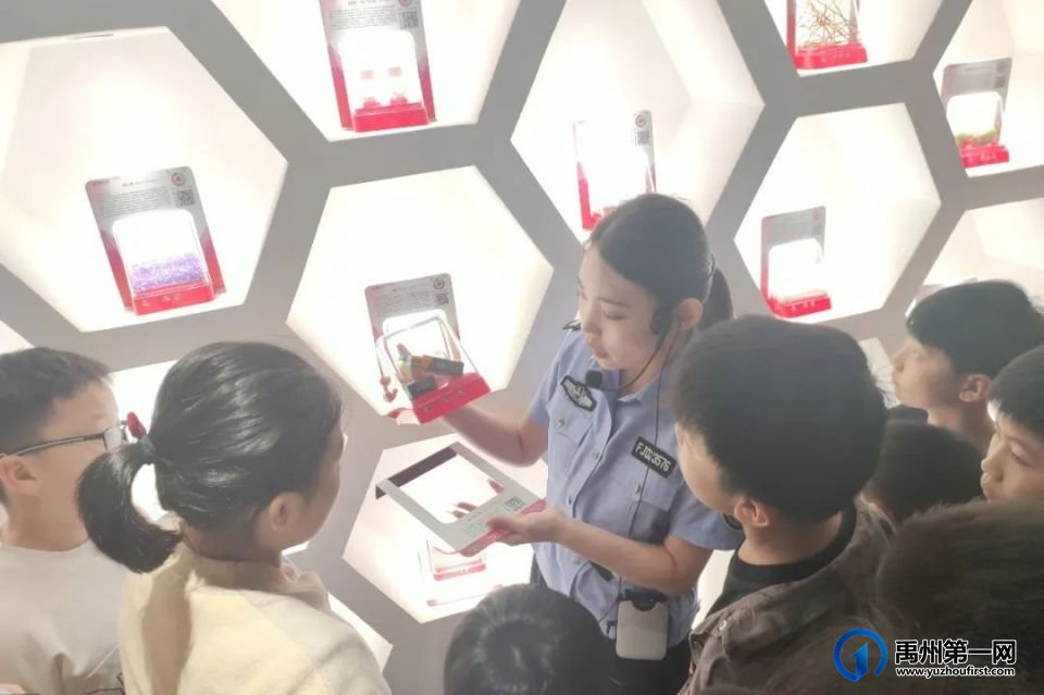 禹州:警娃进警营,直呼:进了“大观园”! 禹州:警娃进警营,直呼:进了“大观园”!
