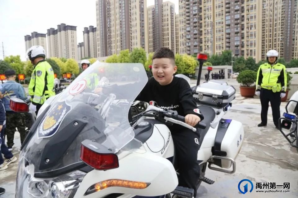 禹州:警娃进警营,直呼:进了“大观园”! 禹州:警娃进警营,直呼:进了“大观园”!