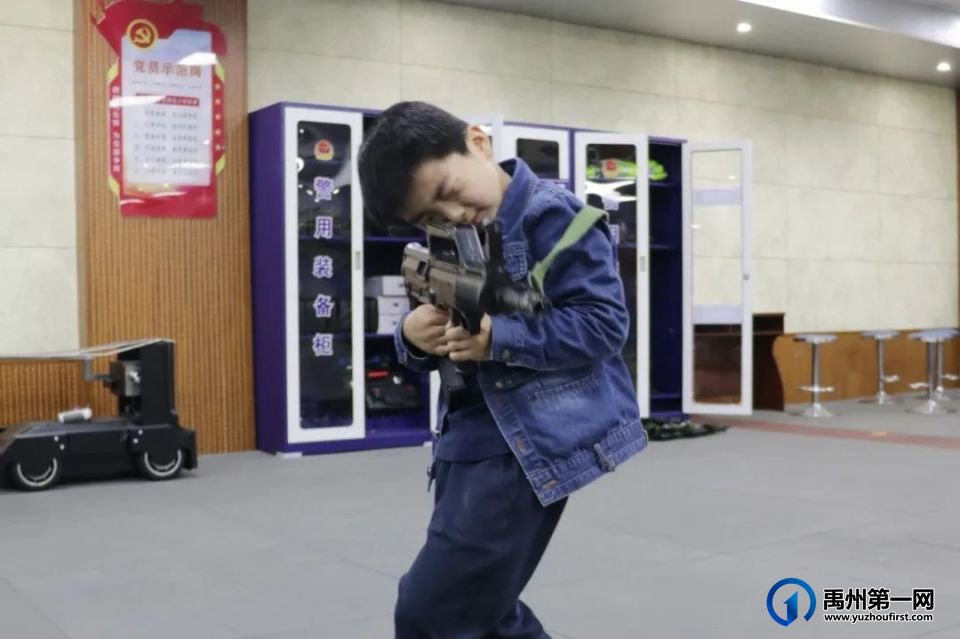 禹州:警娃进警营,直呼:进了“大观园”! 禹州:警娃进警营,直呼:进了“大观园”!