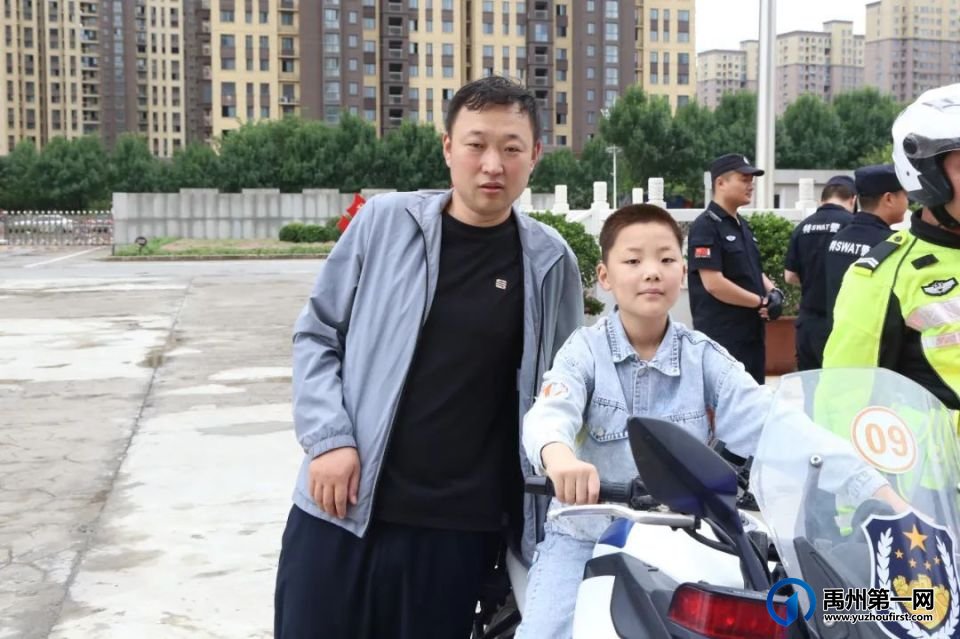 禹州:警娃进警营,直呼:进了“大观园”! 禹州:警娃进警营,直呼:进了“大观园”!
