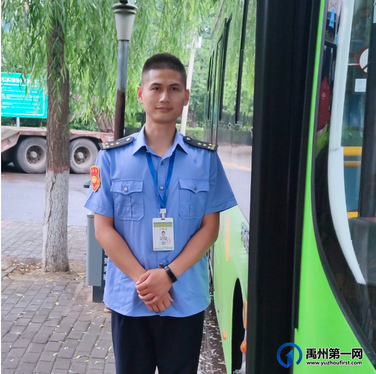禹州优秀车长的别样风采——张佳浩 禹州优秀车长的别样风采——张佳浩