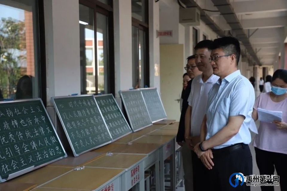 禹州中专“学习二十大,争做领路人”教师粉笔字比赛 禹州中专“学习二十大,争做领路人”教师粉笔字比赛