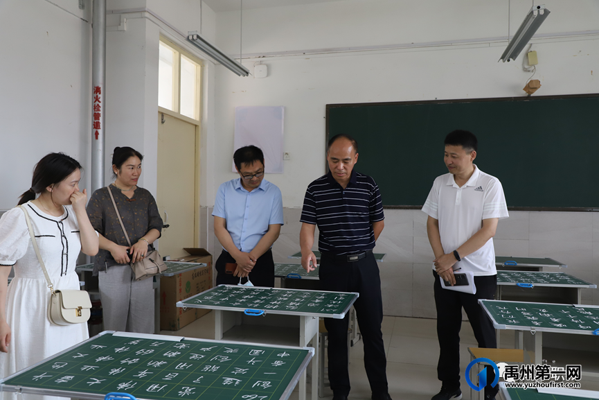 禹州中专“学习二十大,争做领路人”教师粉笔字比赛 禹州中专“学习二十大,争做领路人”教师粉笔字比赛