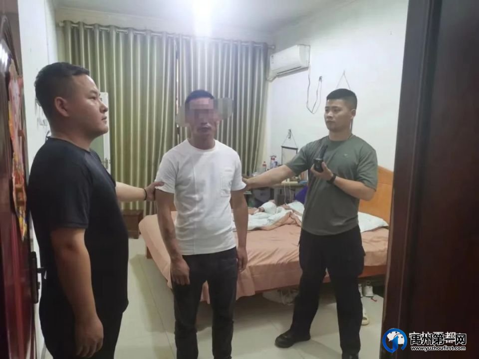 涉黄卡片“发呀发”,禹州公安“抓呀抓”!每天平均贴近千张小卡片嫌疑人被抓现行! 涉黄卡片“发呀发”,禹州公安“抓呀抓”!每天平均贴近千张小卡片嫌疑人被抓现行!
