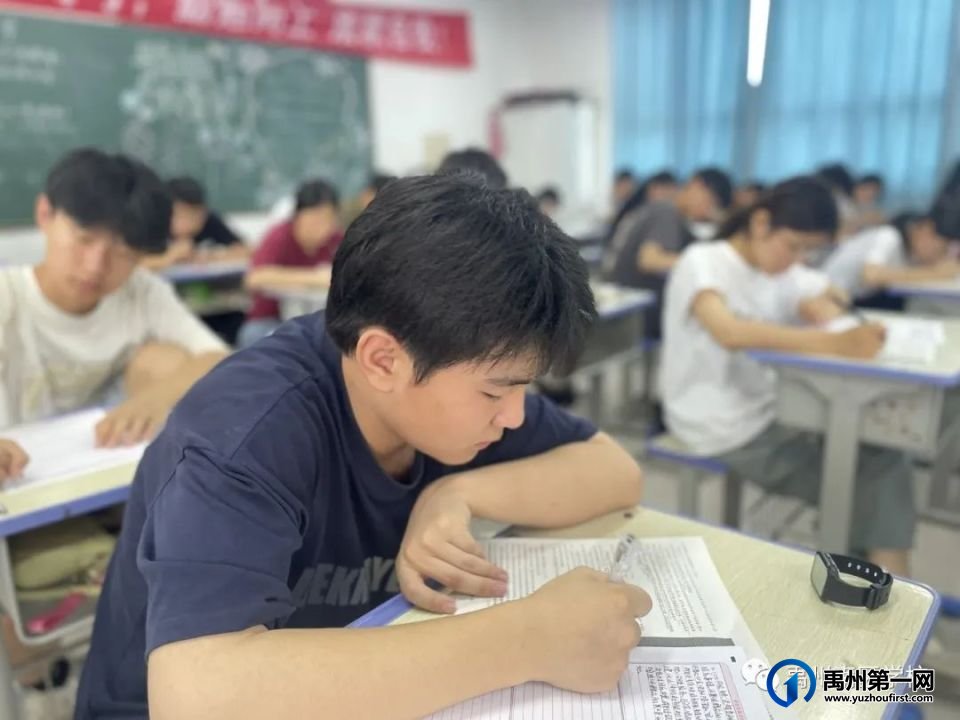 禹州南区学校期末进行时丨吹响冲锋号,冲刺期末考! 禹州南区学校期末进行时丨吹响冲锋号,冲刺期末考!