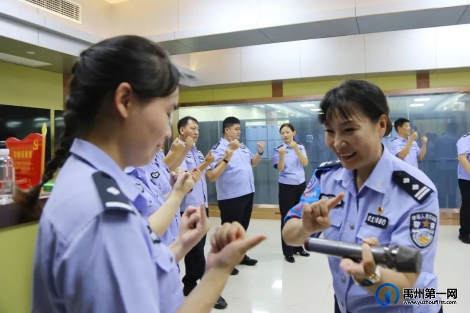 省公安厅心理健康服务团队到禹州市公安局开展团体辅导活动 省公安厅心理健康服务团队到禹州市公安局开展团体辅导活动