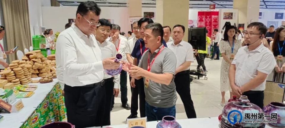 “钧窑万彩”--钧瓷烧制技艺项目优秀作品展走进新疆吐鲁番 “钧窑万彩”--钧瓷烧制技艺项目优秀作品展走进新疆吐鲁番