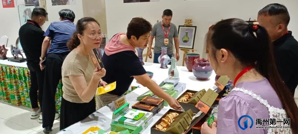 “钧窑万彩”--钧瓷烧制技艺项目优秀作品展走进新疆吐鲁番 “钧窑万彩”--钧瓷烧制技艺项目优秀作品展走进新疆吐鲁番